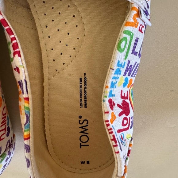 Toms size women’s 8. Pride series casual sneaker/shoe - Picture 3 of 6